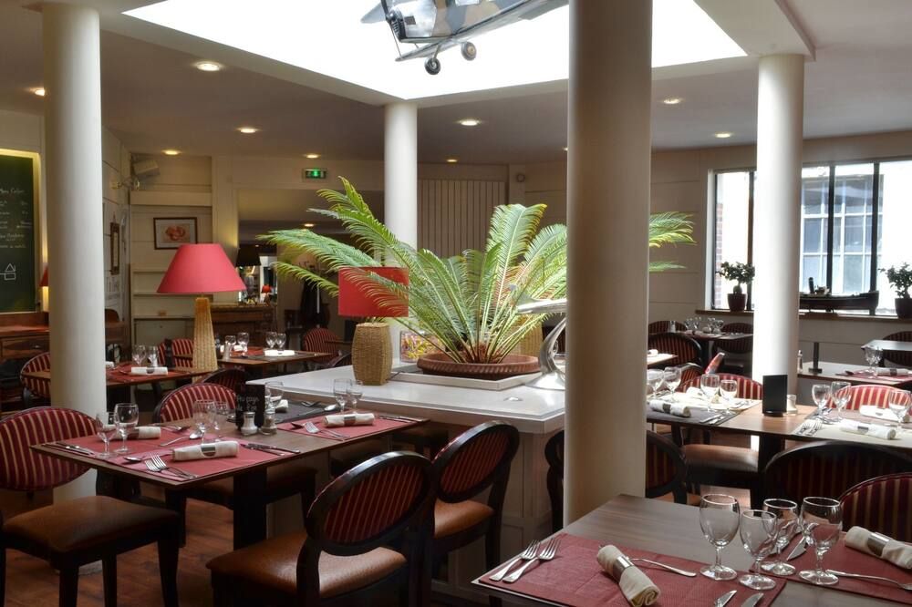 Logis Hôtel Restaurant Le Monarque