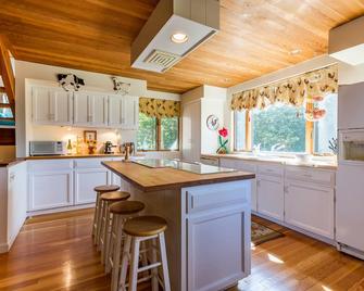 Secluded Chalet, Mountain Views, Sauna+ Hotub (Near Stratton, Magic, Bromley Mt) - Peru - Cocina
