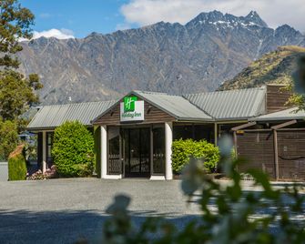 Holiday Inn Queenstown Frankton Road By IHG - Queenstown - Edificio