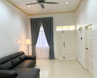 Chloe's Homestay - Kuala Terengganu - Living room