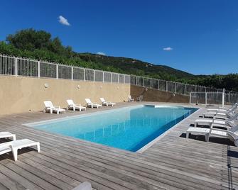 In Santa, A haven of peace between sea and mountains - Figari - Piscine