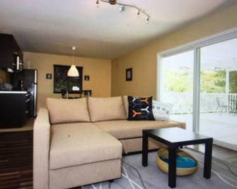 Home Away From Home! - El Cajon - Living room