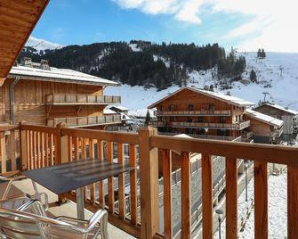Résidence et Spa Odalys Mendi Alde - La Clusaz - Balcony