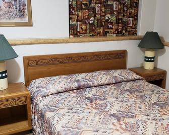 Unit 21 Hotel Room near Yellowstone - Island Park - Bedroom