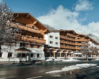 Alpenrose Wellnesshotel - Elbigenalp - Edificio