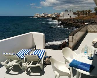 Beachfront villa in Costa Teguise, Lanzarote - Teguise - Balcony