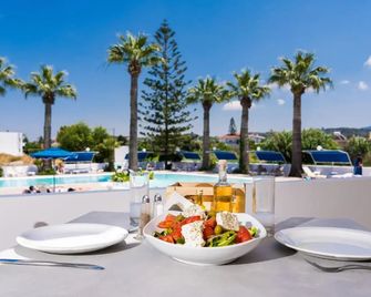 Sabina Hotel - Theologos