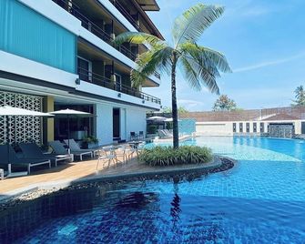 Aqua Resort Phuket - Near Beach and Chalong Pier - Rawai - Pool