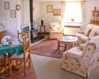 The Bothy - Lymington - Living room