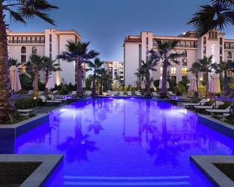 卡斯卡達斯公寓酒店 - 陽光海灘 - 內塞巴爾 - 游泳池