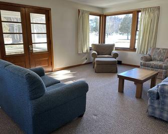 Spacious four bedroom house near Egg Harbor beach. - Egg Harbor - Living room