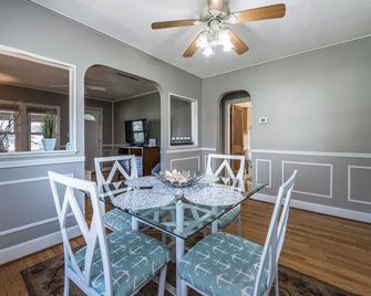 Fonda Lake Bungalow - Brighton - Dining room