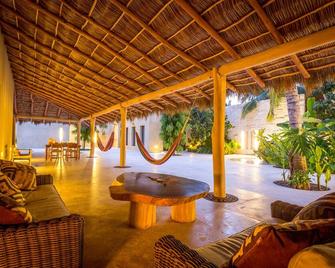 2 Mile private beach- House right on the beach + Pool + Hot tub - Fully staffed - Quemaro - Patio