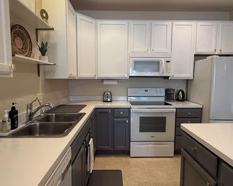 The Haven 2-Bedroom Townhome - Plymouth - Kitchen