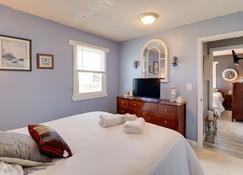 Oceanfront Milford Home with View and Boat Access - Milford - Bedroom