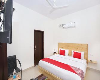 OYO 12351 Hotel Chandigarh - Mohali - Bedroom