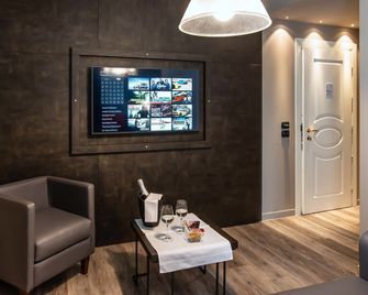 Maranello Palace - Maranello - Вітальня