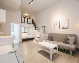 CJ Hotel - Taipei City - Living room