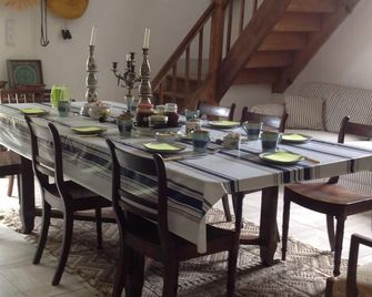 Peace at the end of the track, unwind and relax in the interesting old winery - Castillon-Massas - Comedor