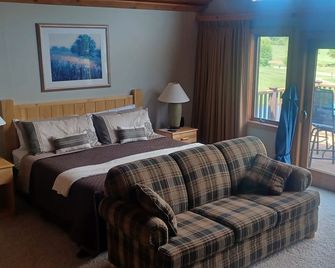1 Bedroom Deluxe Suite- Golf/Lake/Beach/Pool - Arkdale - Habitación