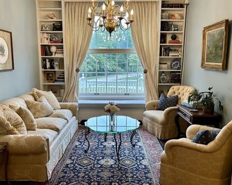 Ludington House, Historic CT Shoreline Mansion filled with luxury and antiques - Old Lyme - Lounge