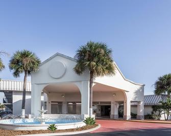 Days Inn by Wyndham St. Petersburg / Tampa Bay Area - St. Petersburg - Building