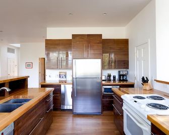 Broadhead Mountain Retreat | 2 Bedroom, 2 Bath - Charlottesville - Kitchen