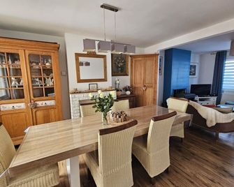 Family vacation home 10min from Plopsaland Plopsaqua theme park - Bray-Dunes - Salle à manger