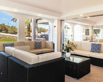 Globales Cala'n Blanes - Ciutadella de Menorca - Living room