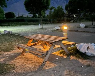 Olancha Lakeside Tent Site #5 Near Lone Pine - Olancha - Patio
