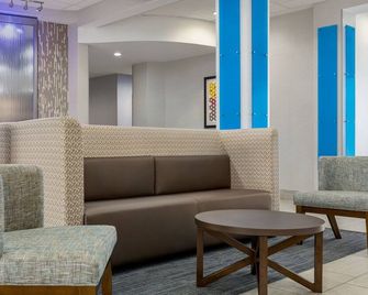 Holiday Inn Express & Suites Waycross By IHG - Waycross - Лаунж