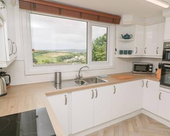 Little Valley View - Hayle - Kitchen