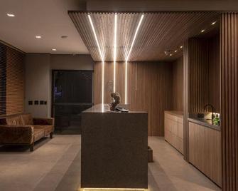 Max Plaza Hotel - Маріліа - Рецепція