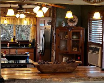Mountain Getaway, Very Private on 10 Acres with Panoramic View - Spruce Pine - Lobby