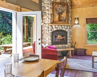 Elk Meadows Cottage - Packwood - Jadalnia