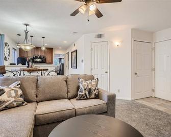Cozy, Upgraded, 1 Bdrm condo in DTC - Englewood - Huiskamer