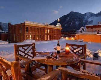 Luxury 2 bedroom penthouse w/ private rooftop deck in the heart of Aspen! - Aspen - Restaurant