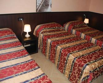 Funny Palace Hostel - Roma - Yatak Odası