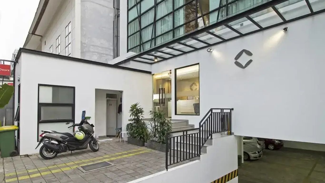 RedDoorz Plus @ Setiabudi Eight