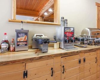 Sandpoint Inn - Ponderay - Buffet