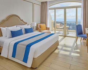 Twin Lakes Hotel - Tagaytay - Bedroom
