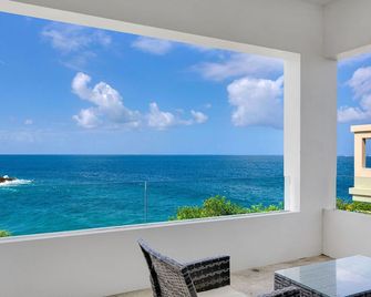 Villa Tasha Luxury Seafront Villa in Anguilla On The Caribbean Sea Amazing! - The Valley - Balcón