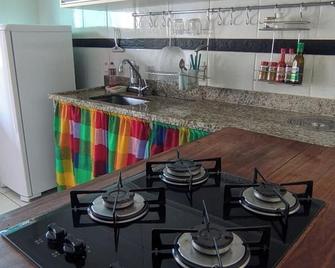 House with 2 bedrooms, barbecue and garage. Close to the river. Pets accepted! - Cachoeiras de Macacu - Kitchen