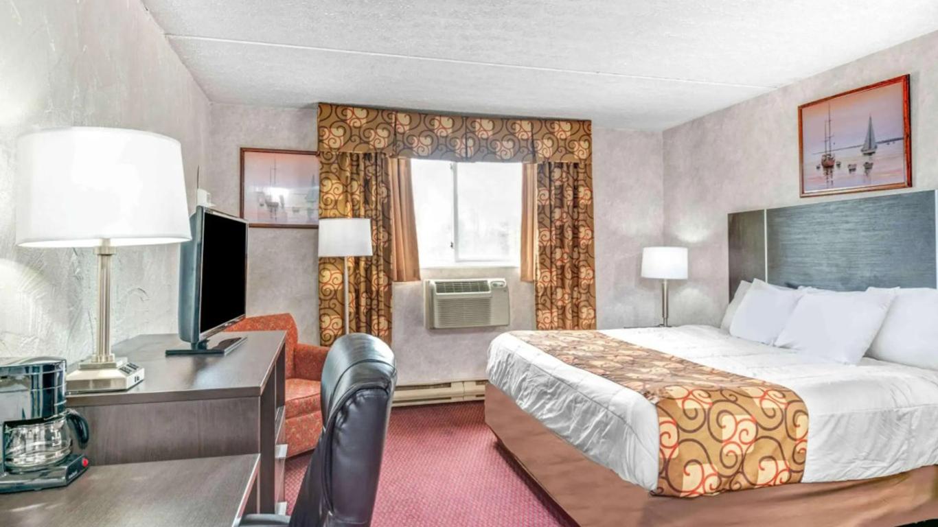 Spark by Hilton Portland Airport Maine Mall