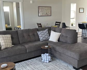 Park Place Sanctuary - Anaconda - Living room