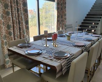 Villa 4 Suits +1, Walking Distance From The Beach, Swimming Pool, Ac, Parking - Grandola - Essbereich