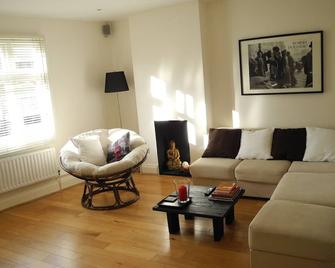 Hampton Court Palace 2 double bedroom unique and exquisite apartment - East Molesey - Living room