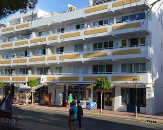 Pujols15 : Very central apartment overlooking the pine forest of Es Pujols. - Es Pujols - Bâtiment