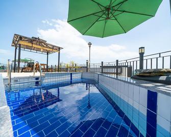 Goheung Namyeol Sunrise Penthouse Pension - Goheung - Piscina