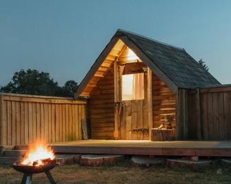 Glamping at the Retreat Wiltshire is rural bliss - Chippenham - Outdoor view